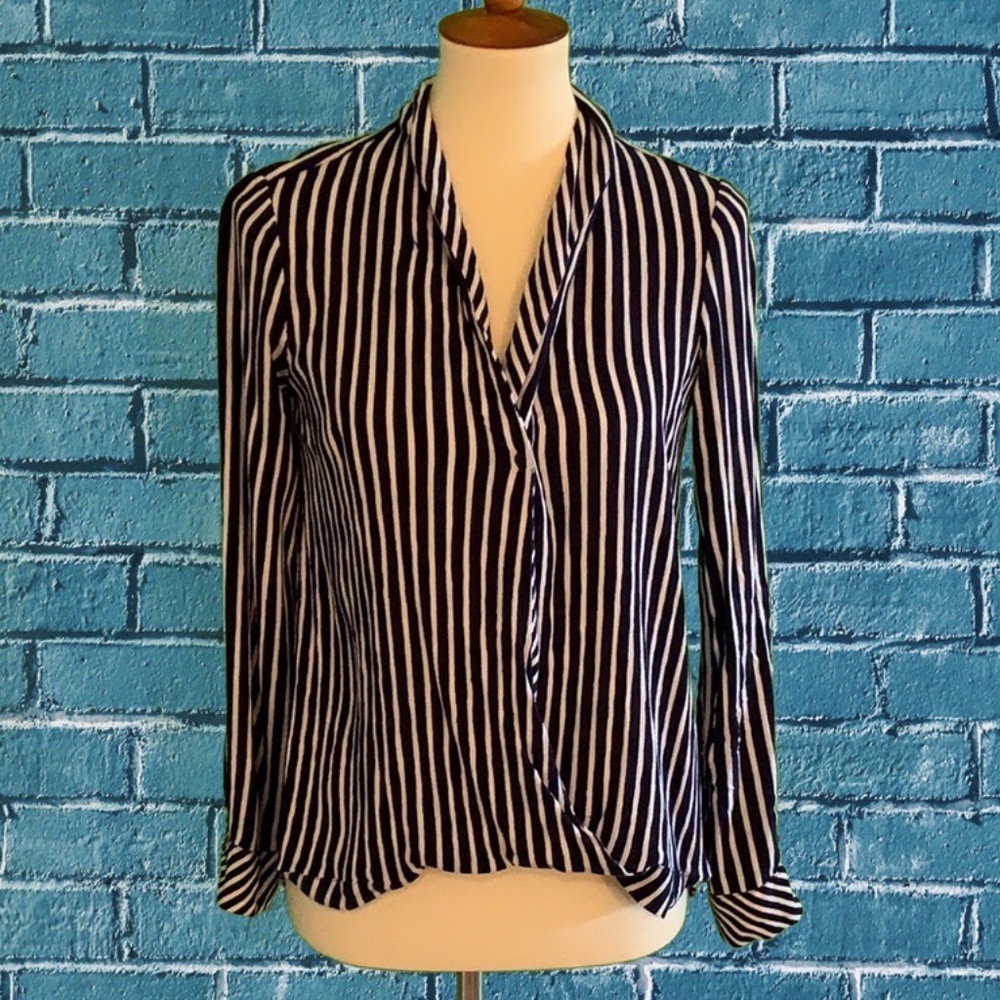 Zara Women's Medium Blue/White Stripe Long Sleeve